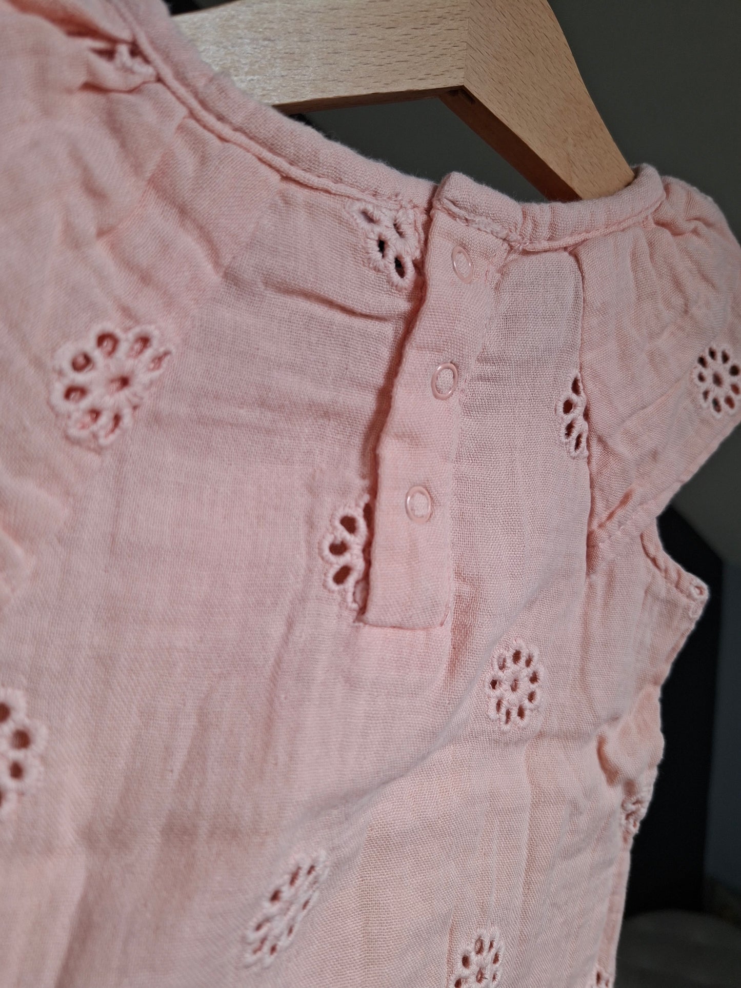 T-shirt rose dentelle