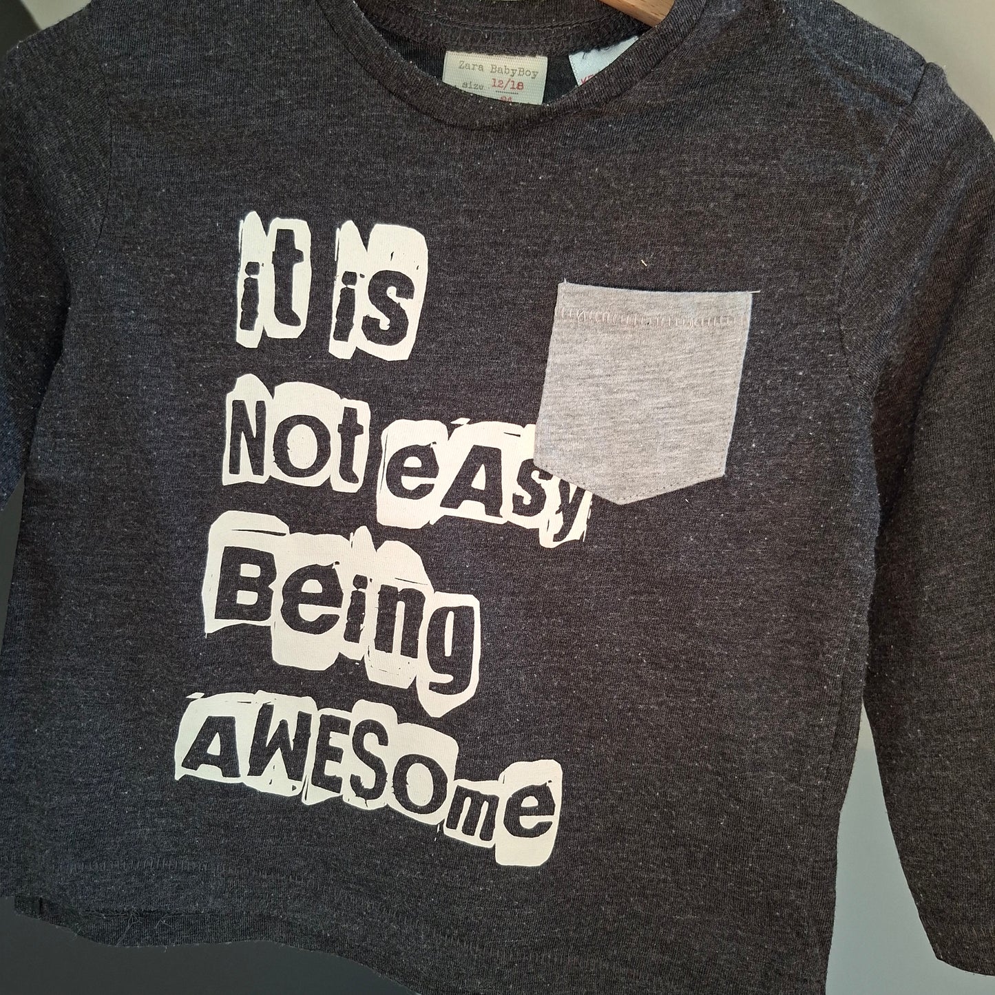T-shirt gris " it is not easy..."