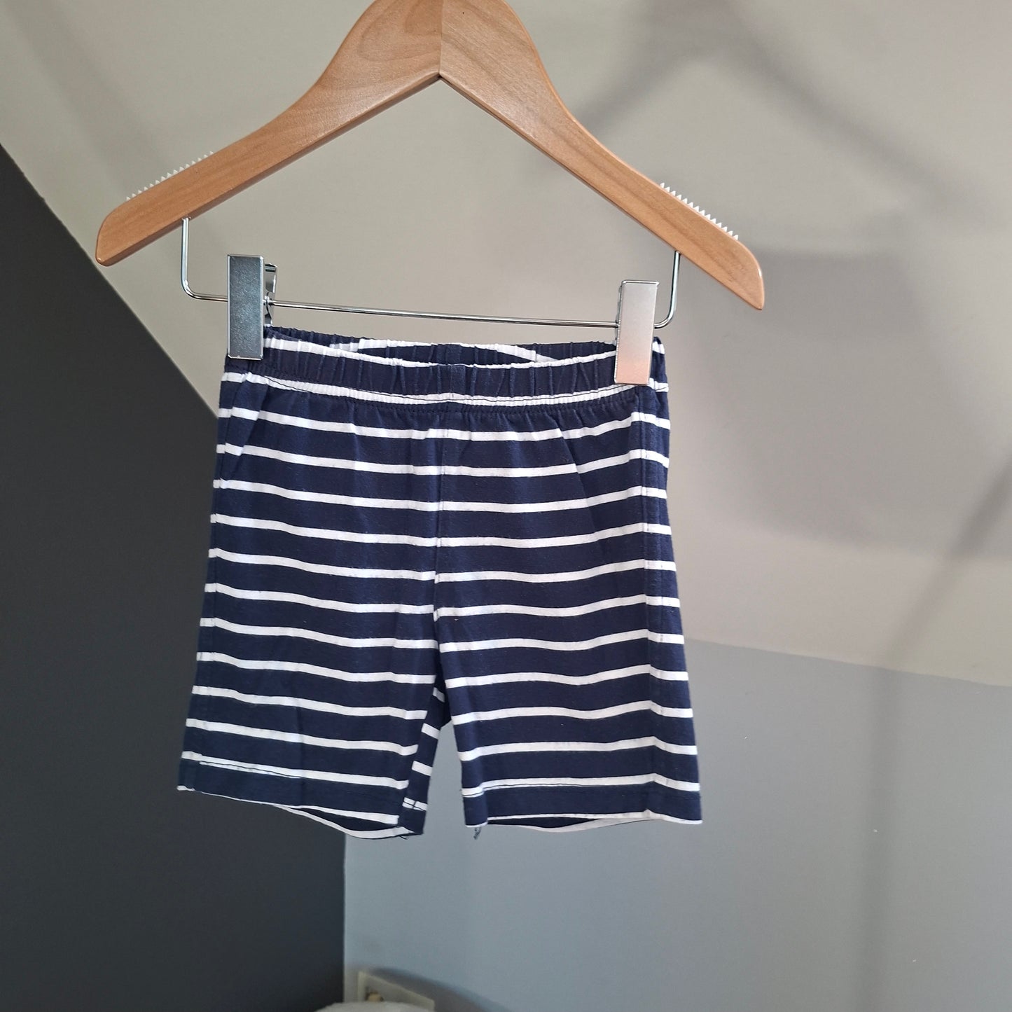 Short rayé bleu et blanc