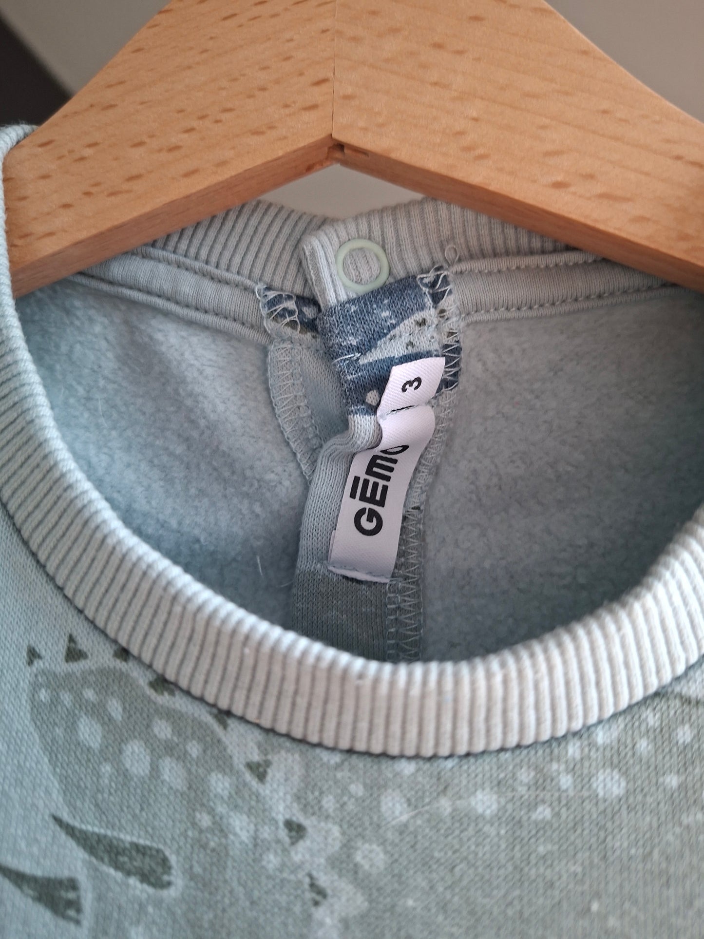Pull bleu dinosaures