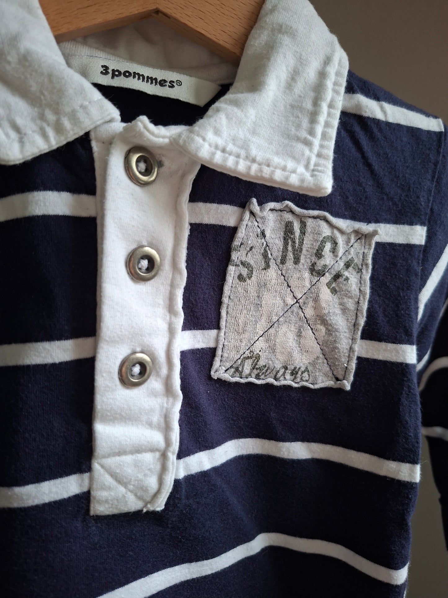 Polo rayé blanc et marine