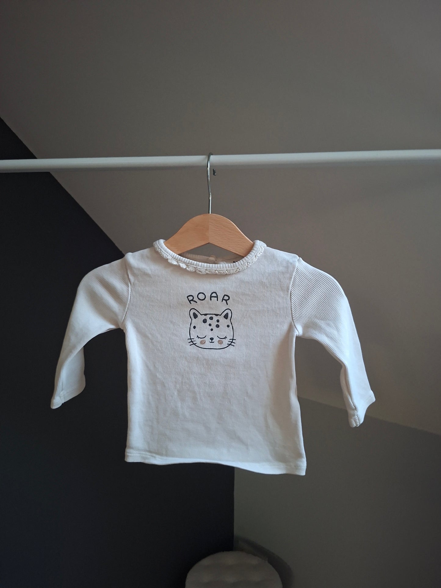 T-shirt "roar"