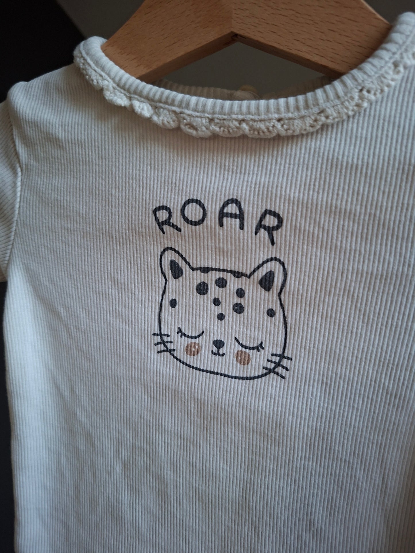 T-shirt "roar"