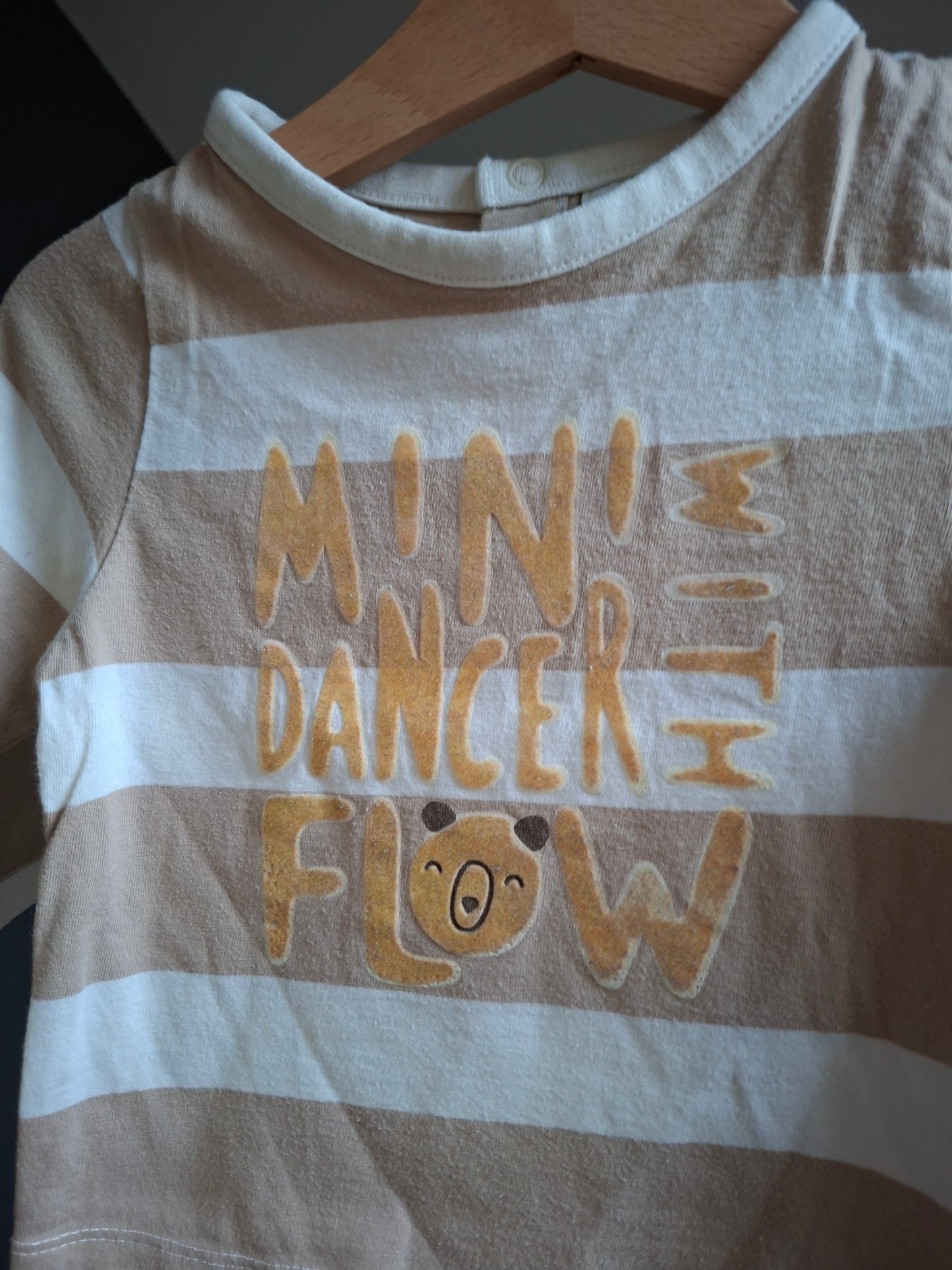 T-shirt rayé beige et blanc