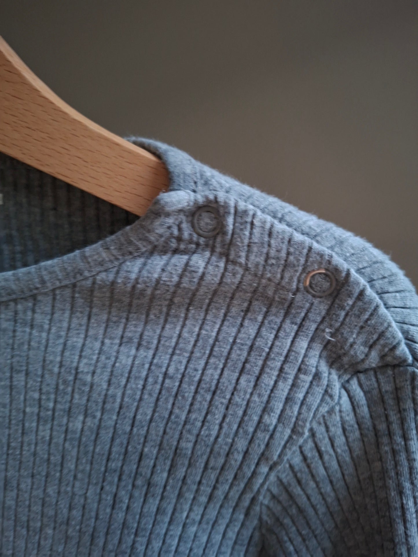 T-shirt côtelé gris