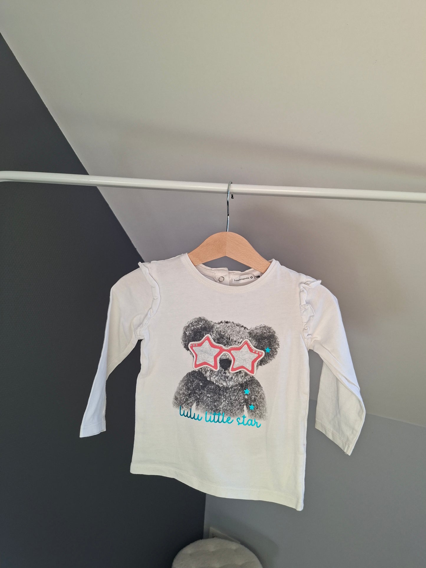 T-shirt ours
