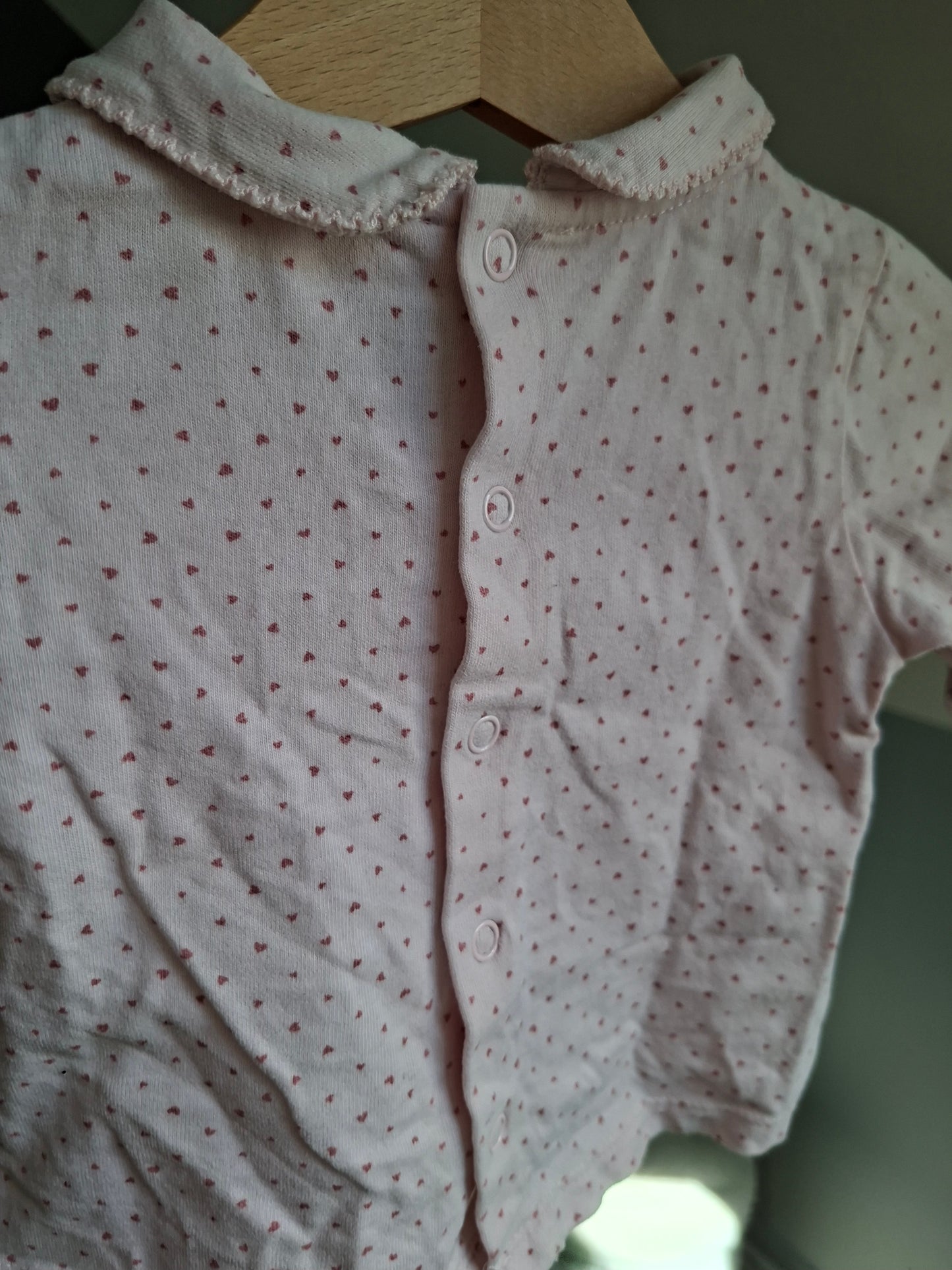 T-shirt rose "petits coeurs"