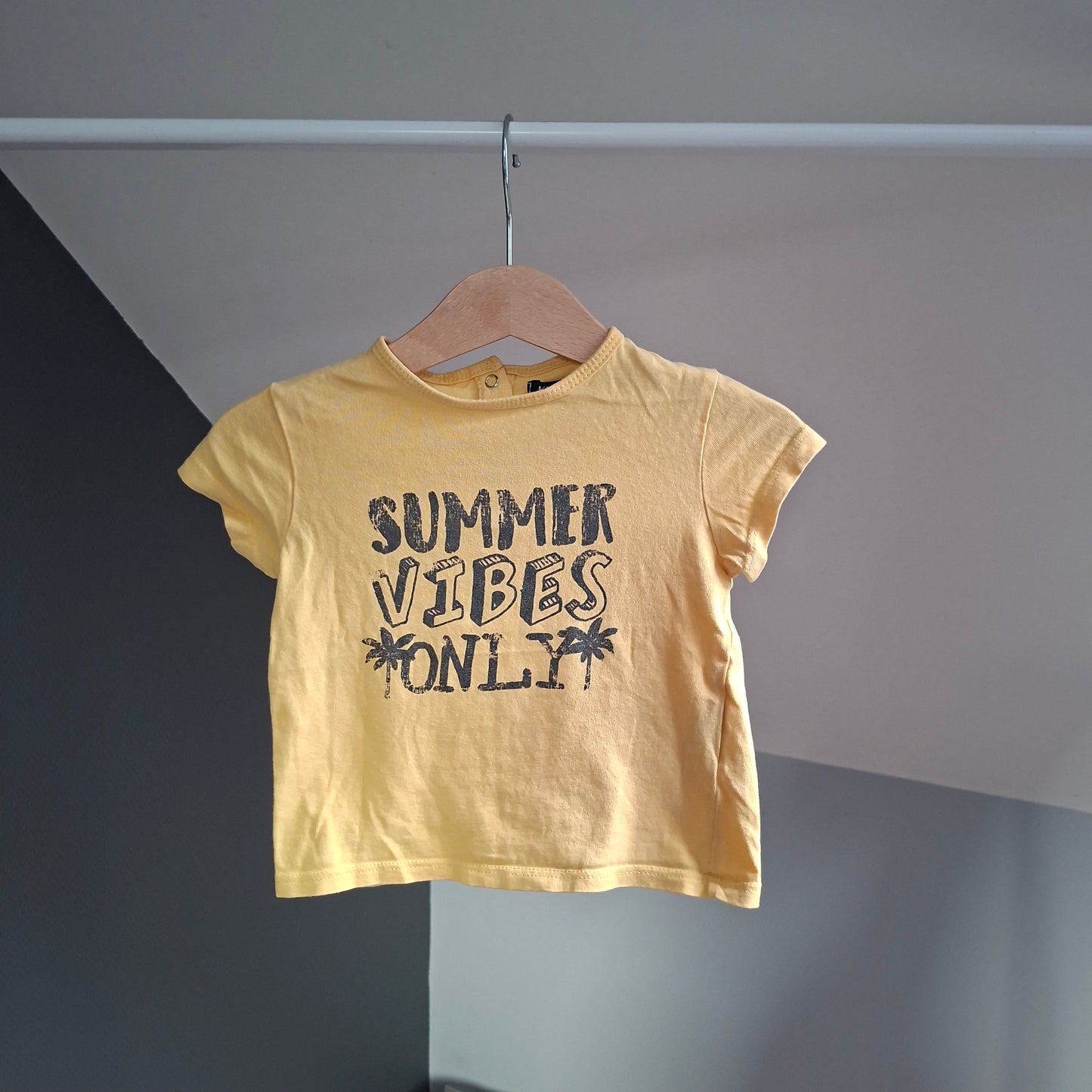 T-shirt "summer vibes only"