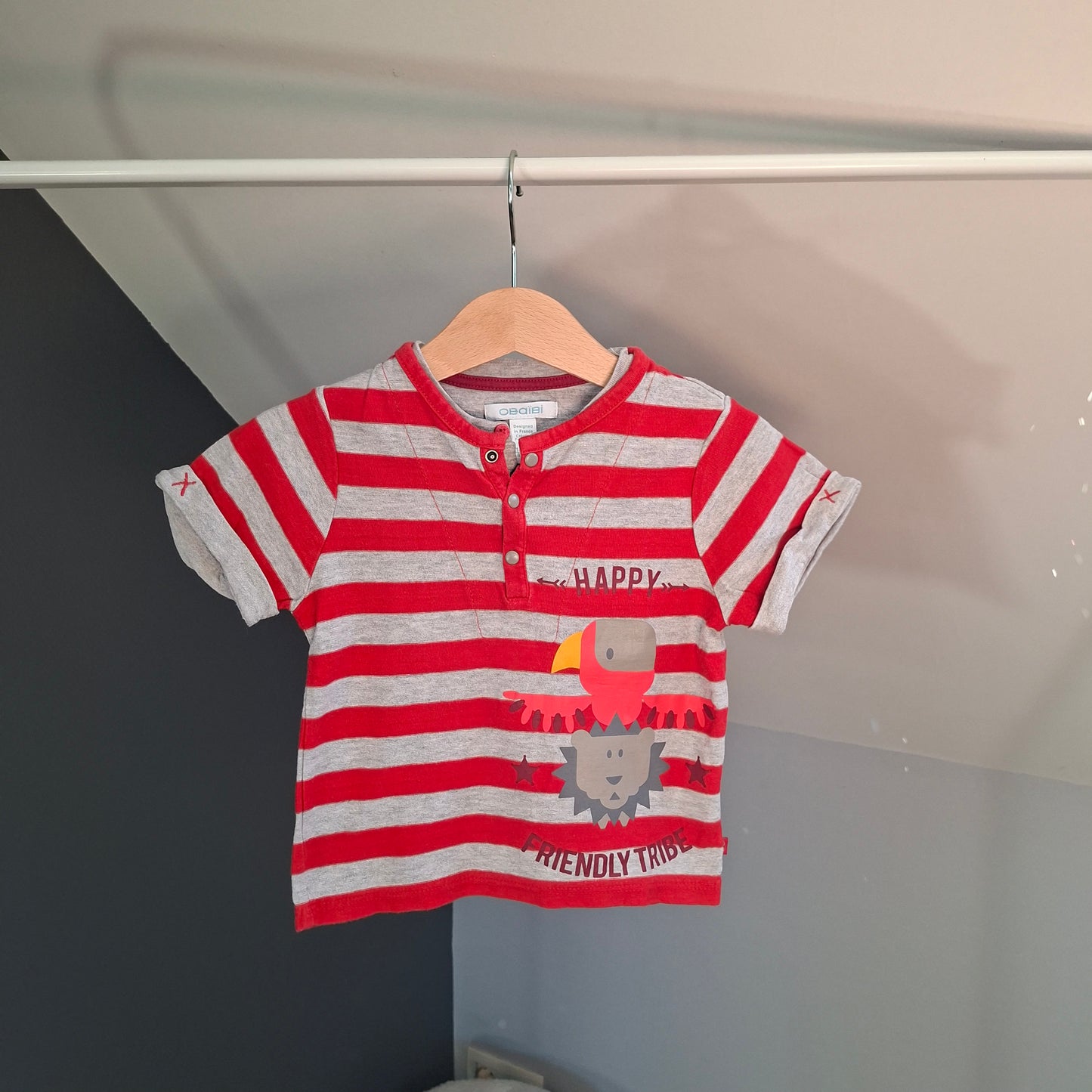 T-shirt rayé rouge et gris