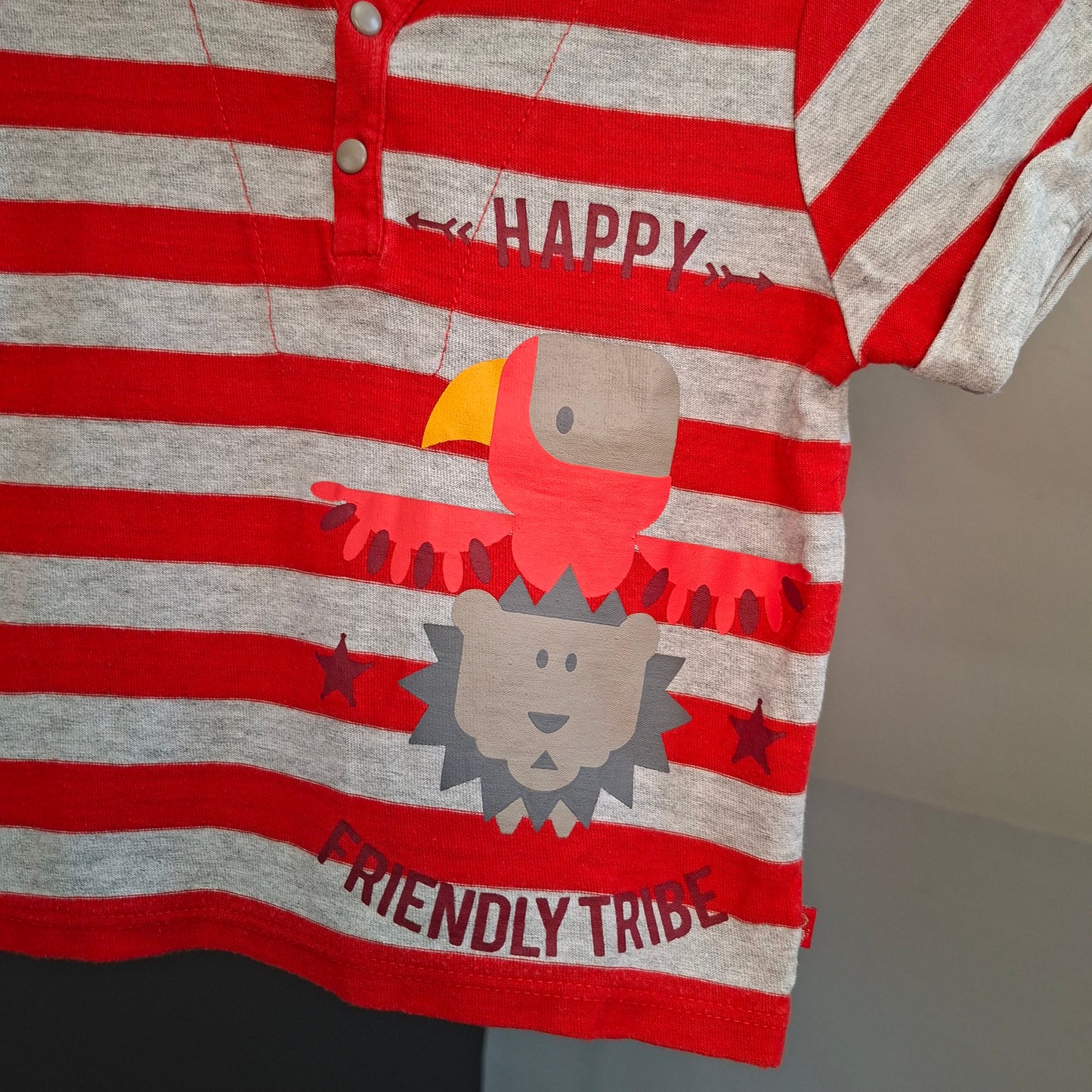 T-shirt rayé rouge et gris
