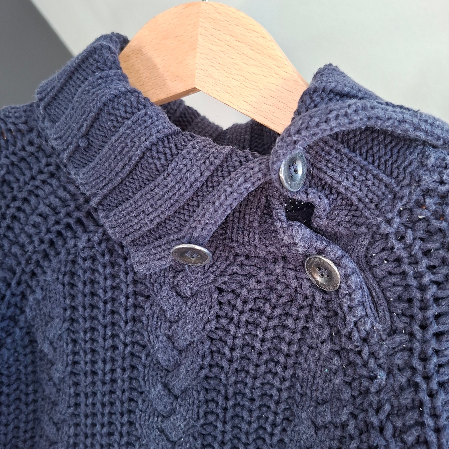 Pull marine col roulé