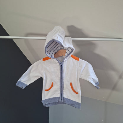 Gilet blanc et orange