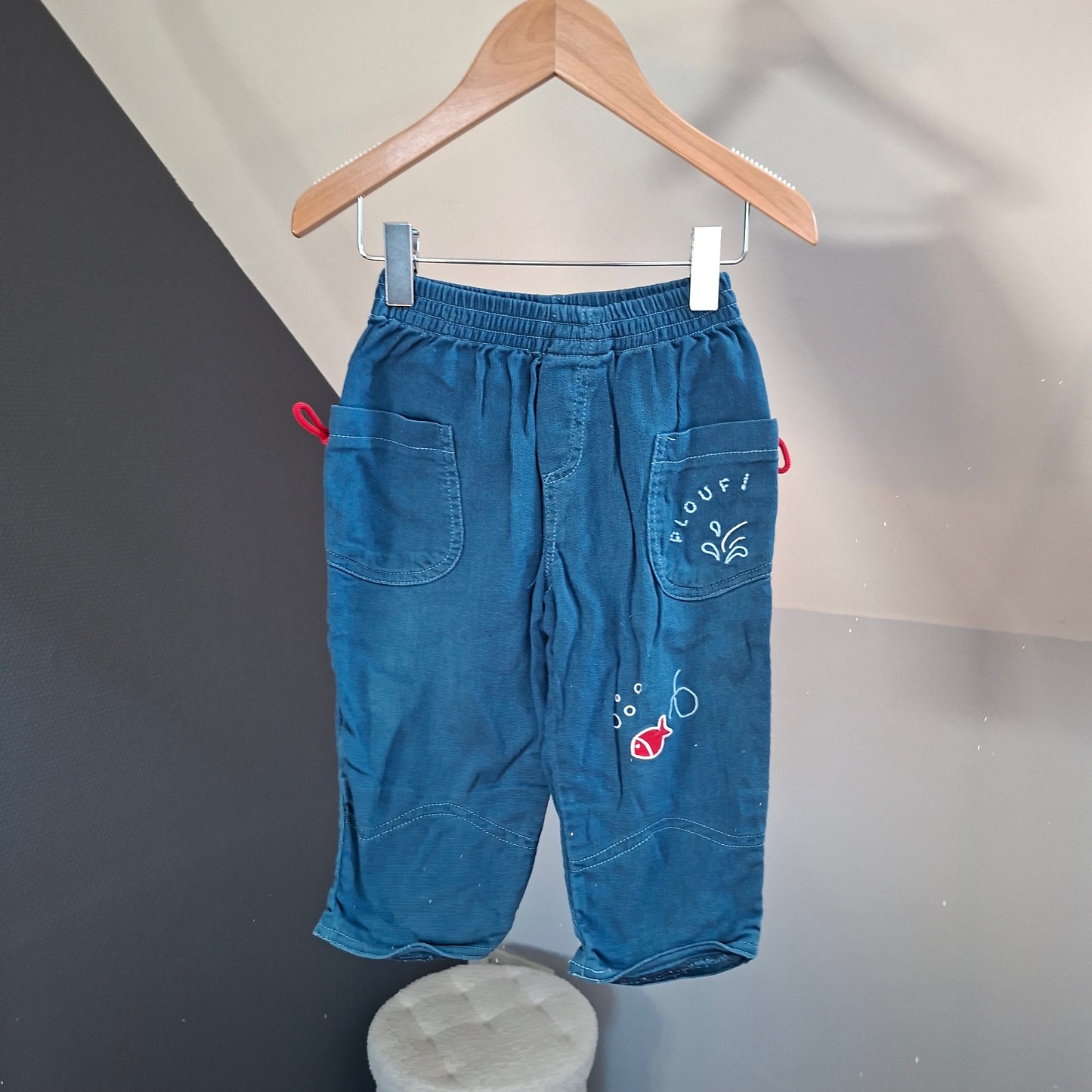 Pantalon "poisson rouge"