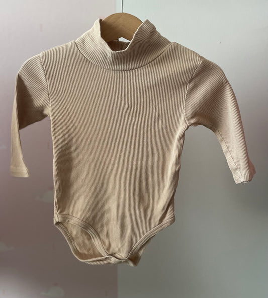 Body à col beige 9 mois