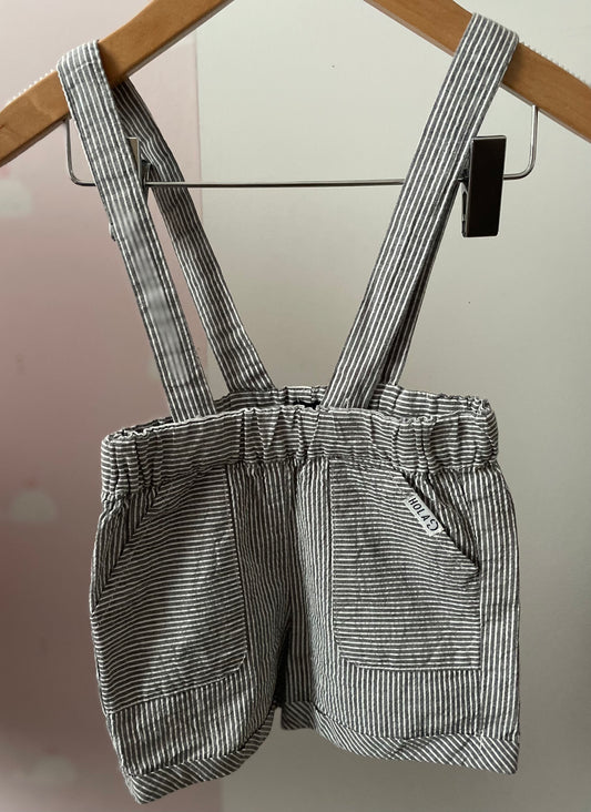 Short avec bretelles 12 mois
