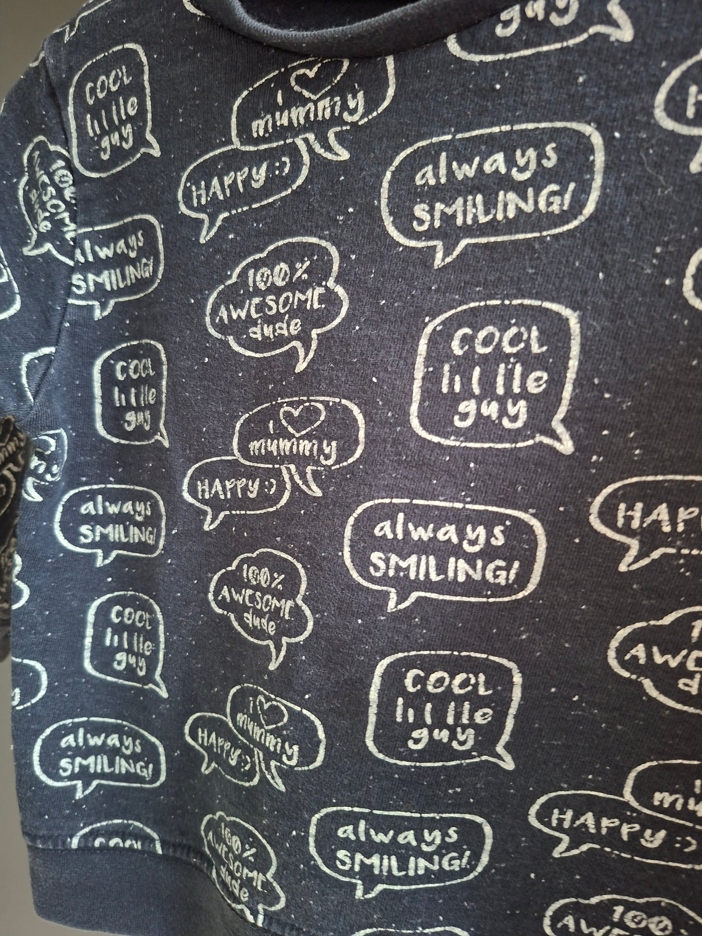 Pull noir motif