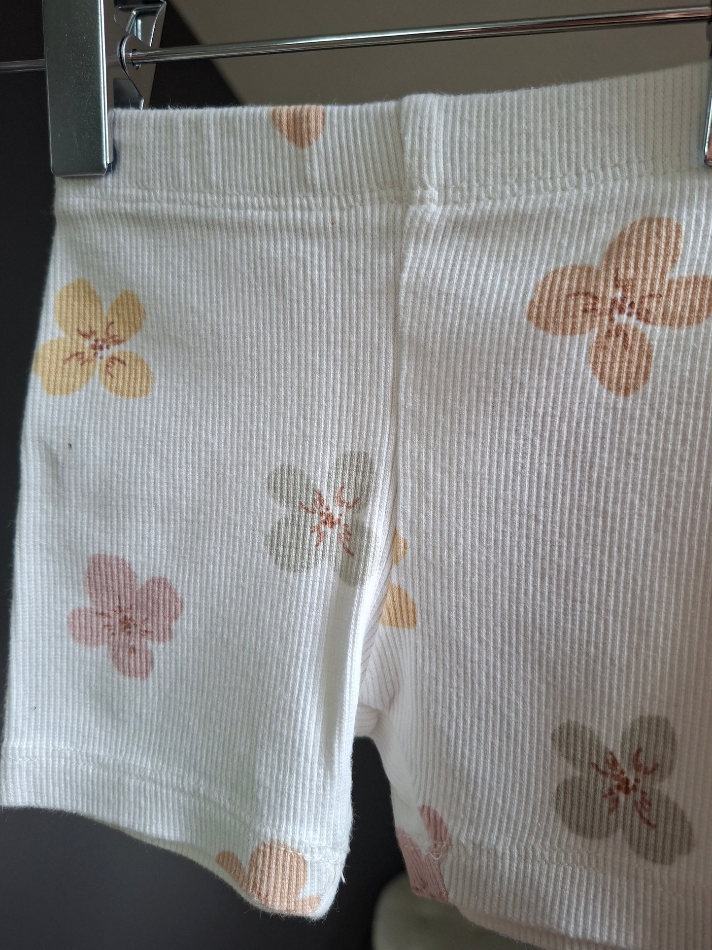 Short blanc fleuris