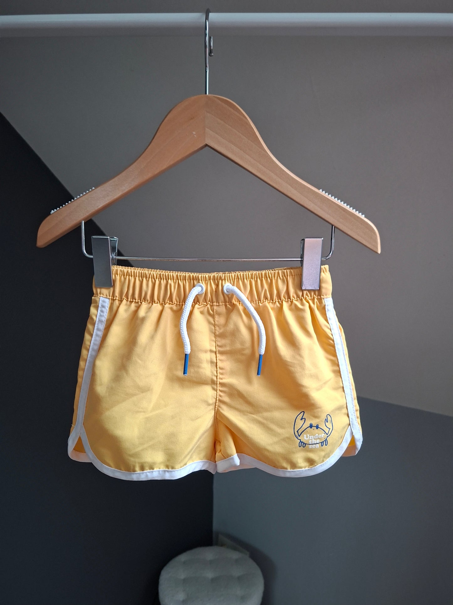 Short jaune