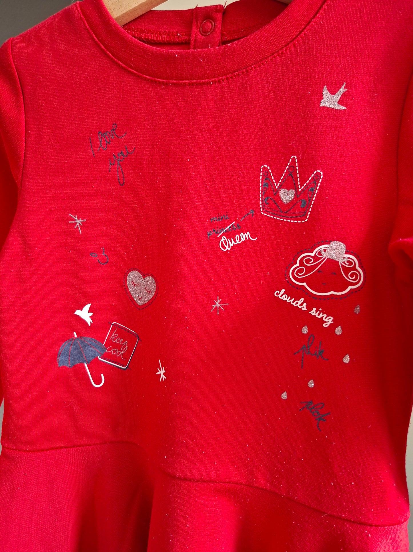 Robe rouge à motif