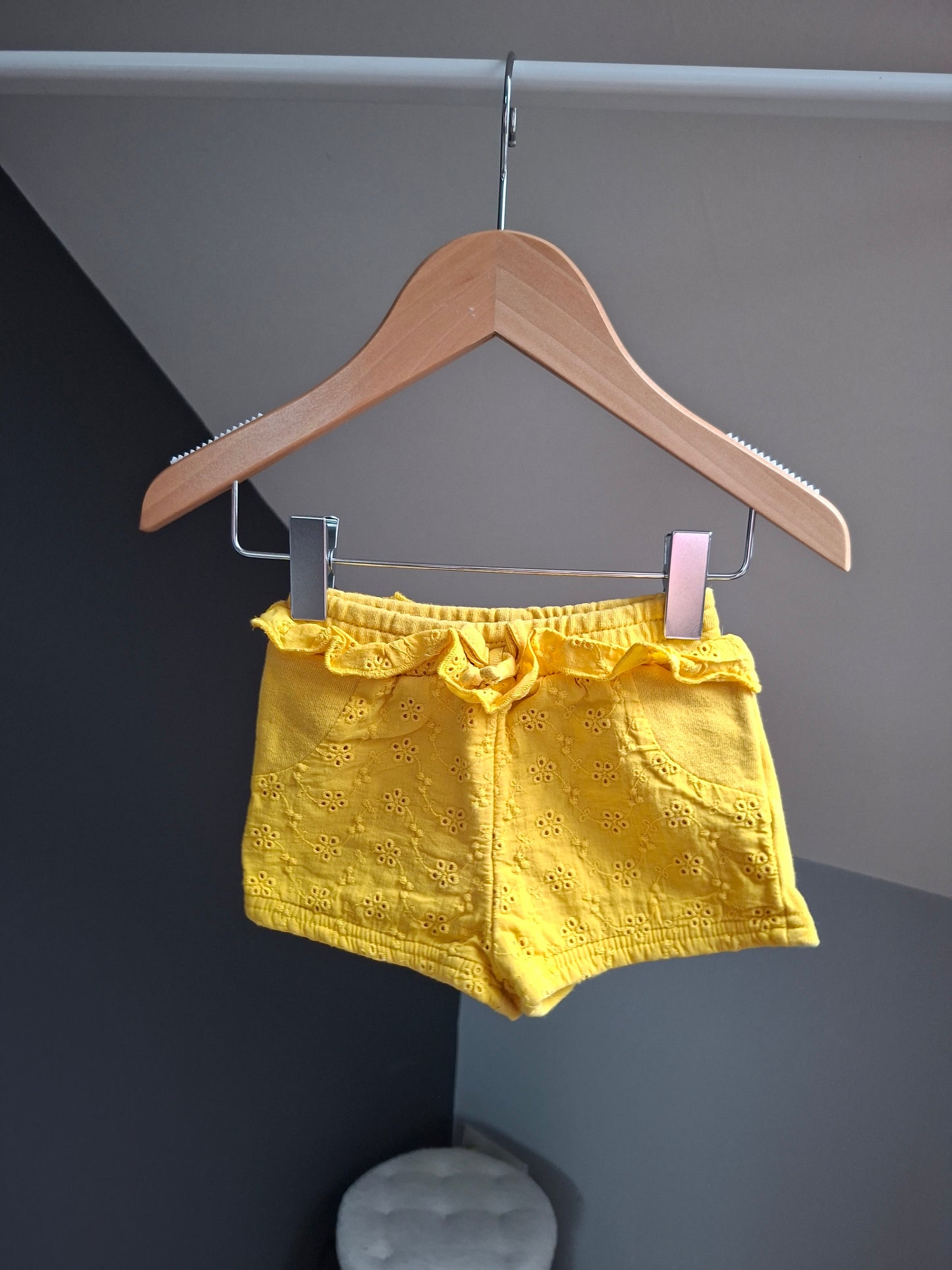 Short jaune dentelle