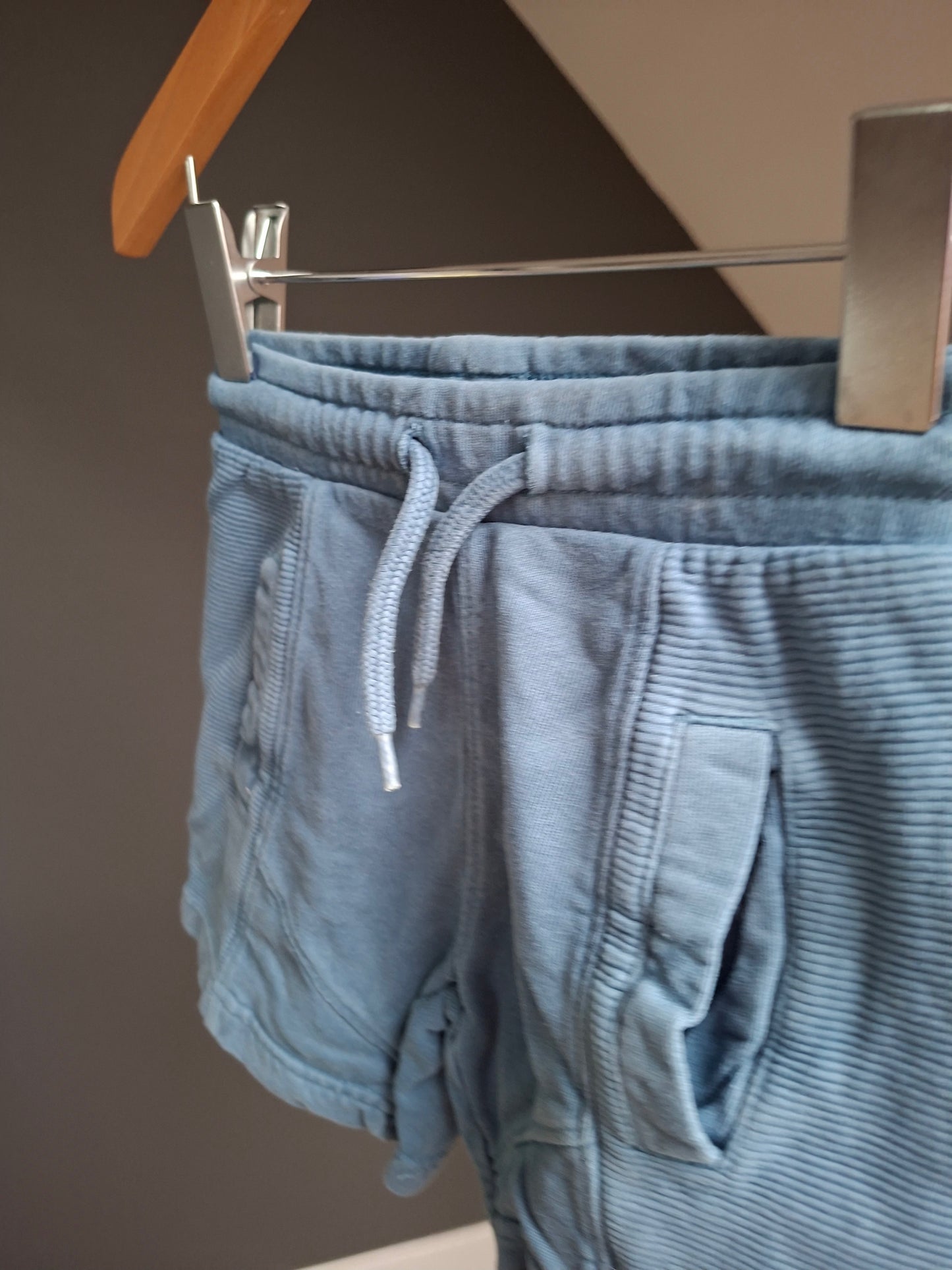 Short bleu