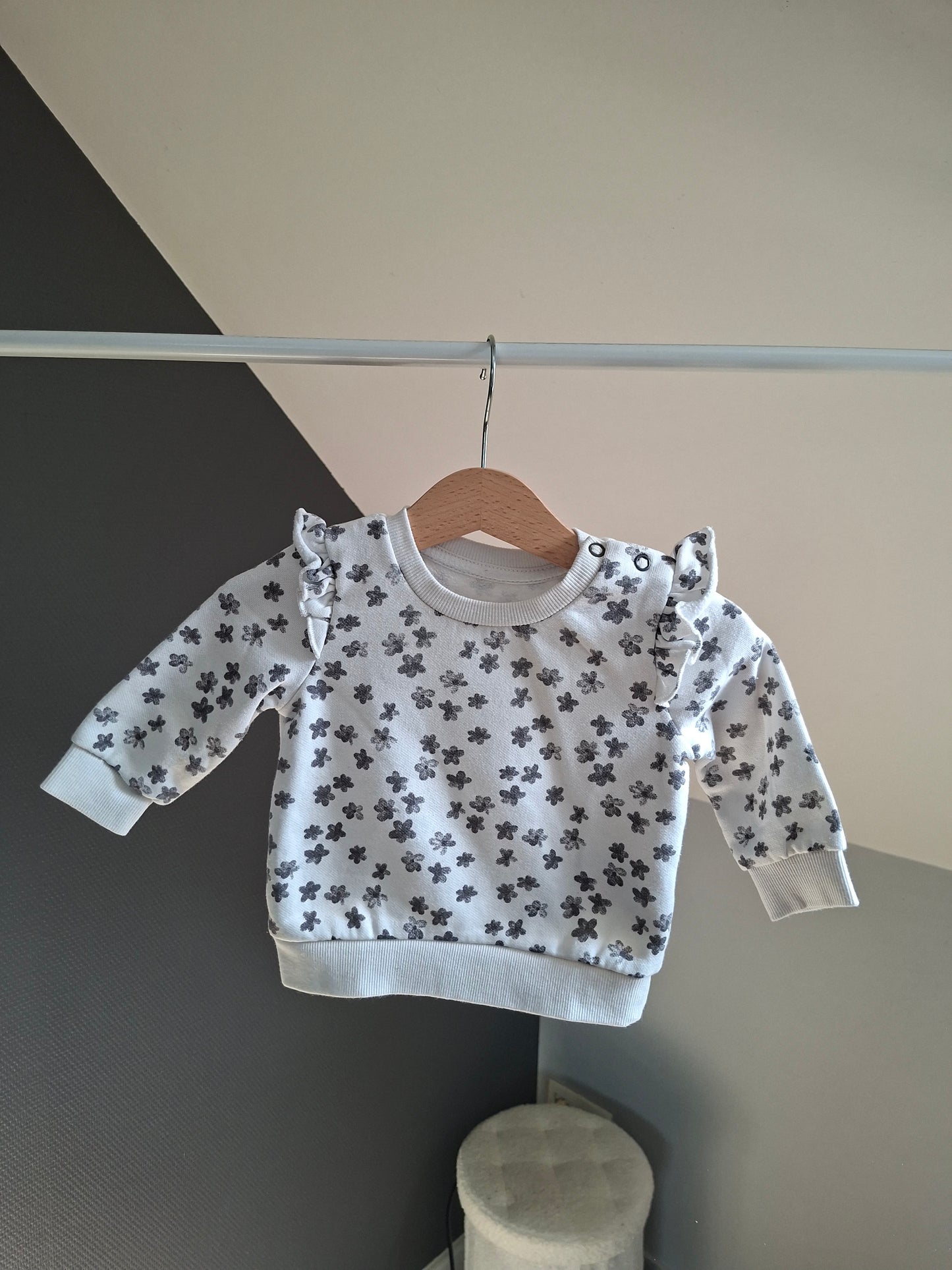 Pull blanc fleuris